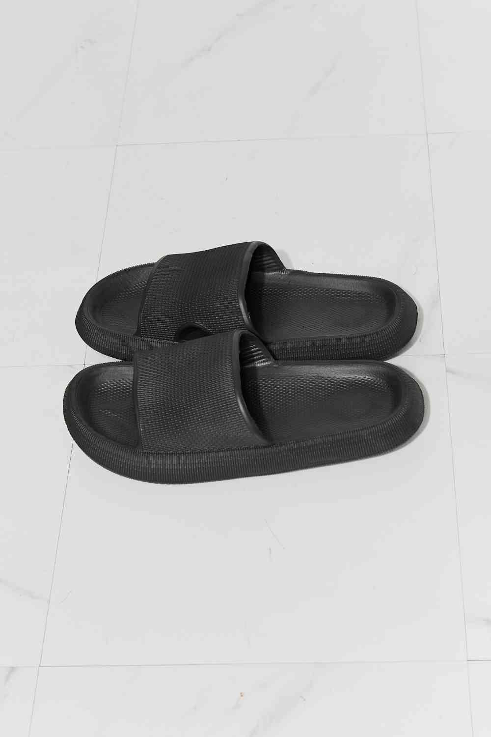 MMShoes Arms Around Me Open Toe Slide in Black